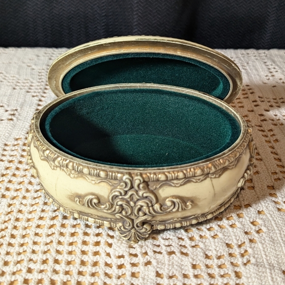 ❄️Vintage Art Deco Resin Jewelry Box/ Keepsake Box, Vanity Dresser Accents - Picture 5 of 8